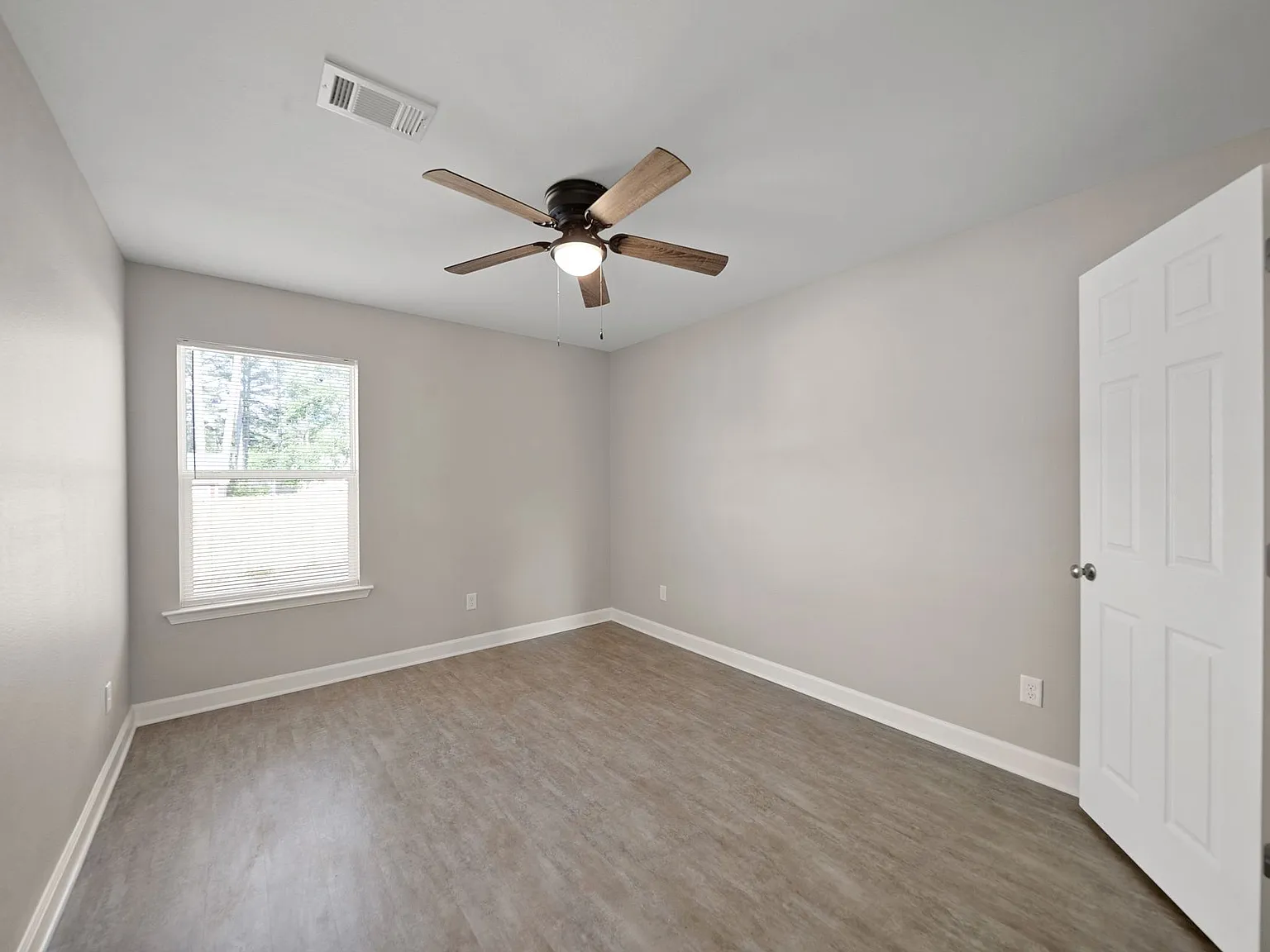 713 Timberline Rd — Photo 2