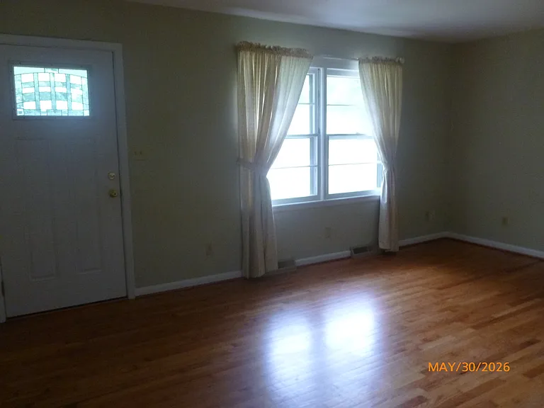 609 Hancock St — Photo 4