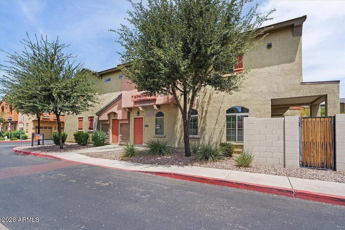 2 bed, 2.5 bath, 1161 sqft, $2,000 — Photo 1