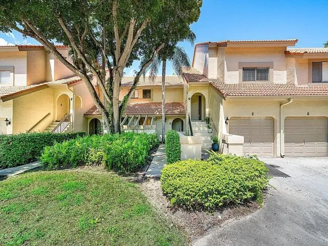 5520 Coach House Cir — Photo 20