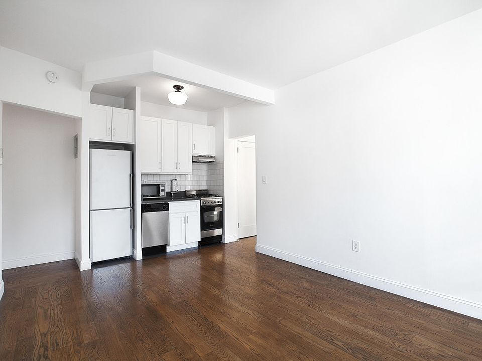 1st image of 140 Waverly Pl APT 5D