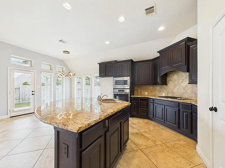 2807 Naples Park Ln — Photo 13