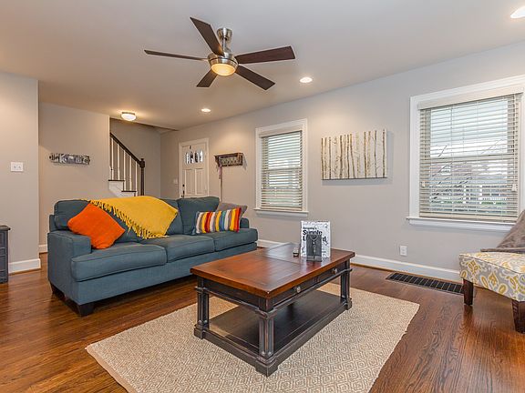 Open-flowing floor plan