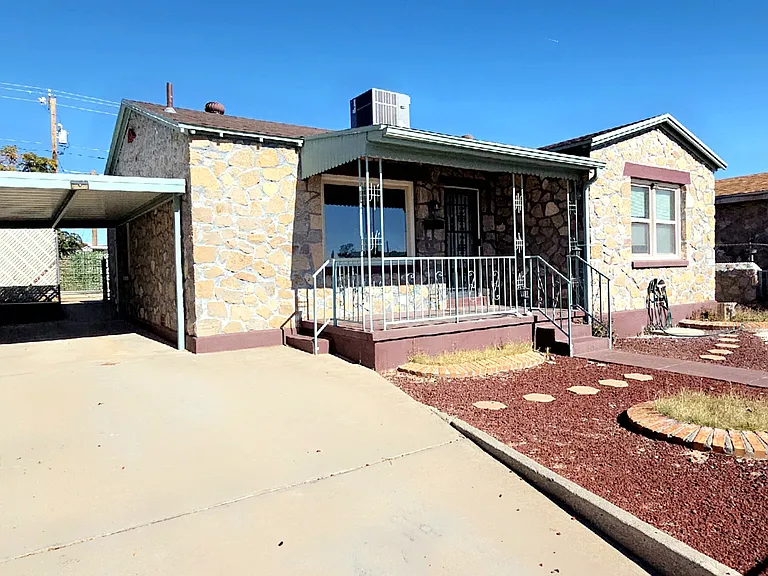 3409 Sacramento Ave — Photo 1