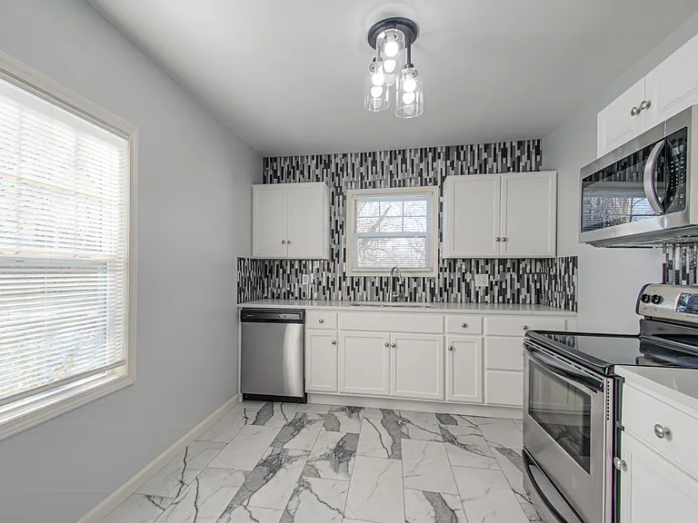 7720 Elm Ave — Photo 3