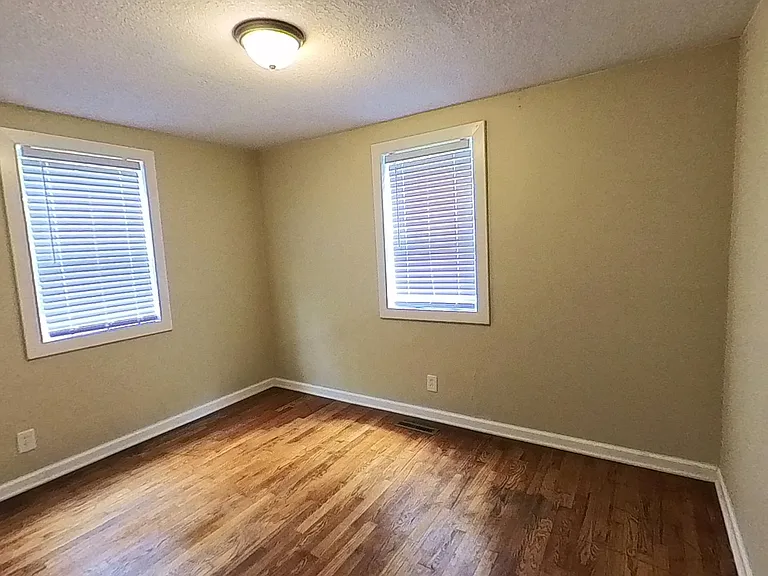 9217 Oak St — Photo 20