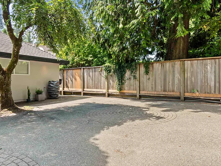 4225 Evergreen Ave #BASEMENT — Photo 23