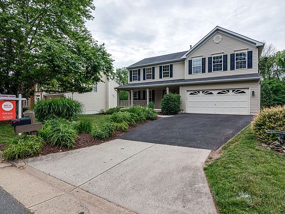 2nd image of 43095 Weatherwood Dr