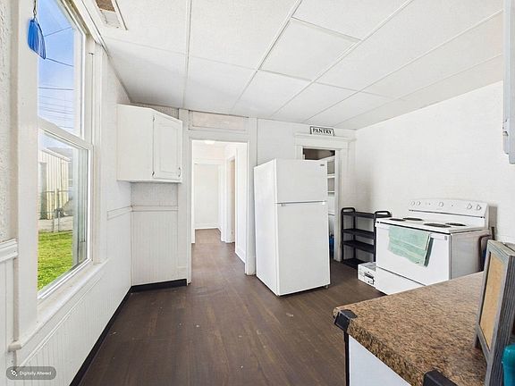 4th image of 416-418 2nd St W