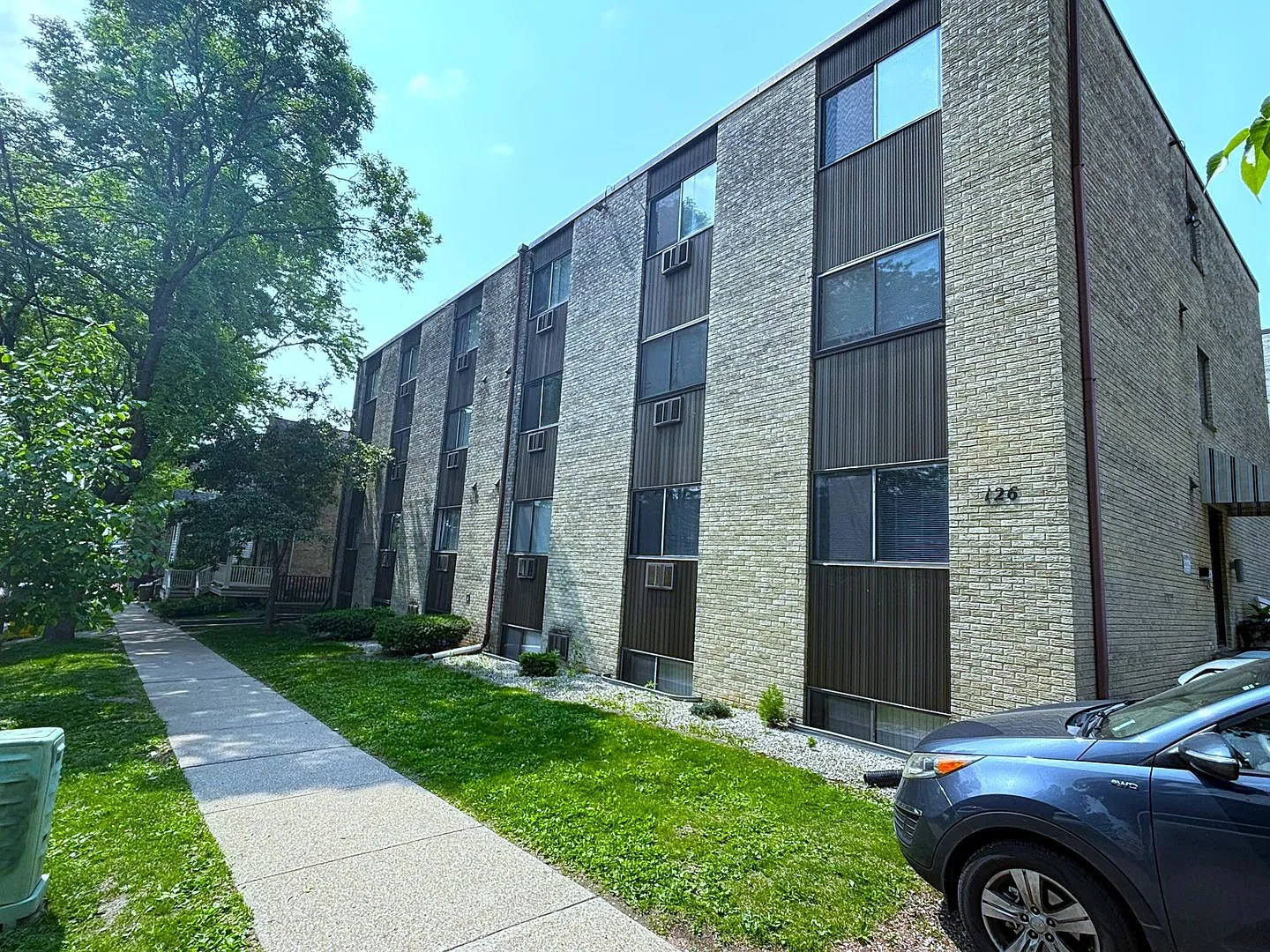 Studio Available Now! ~Blocks from the Capitol Square~ — Photo 1