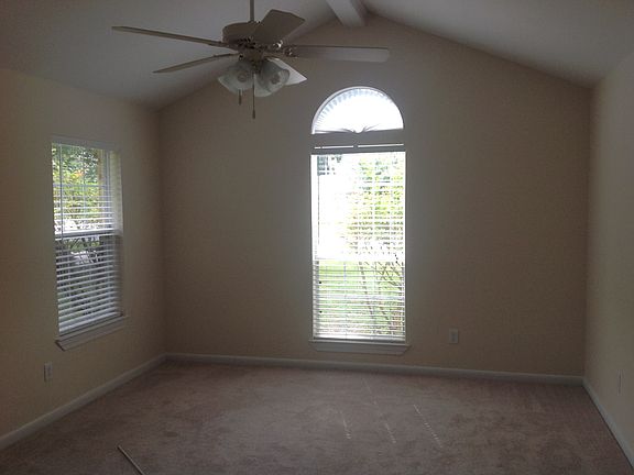 4th image of 1705 White Oak Ln