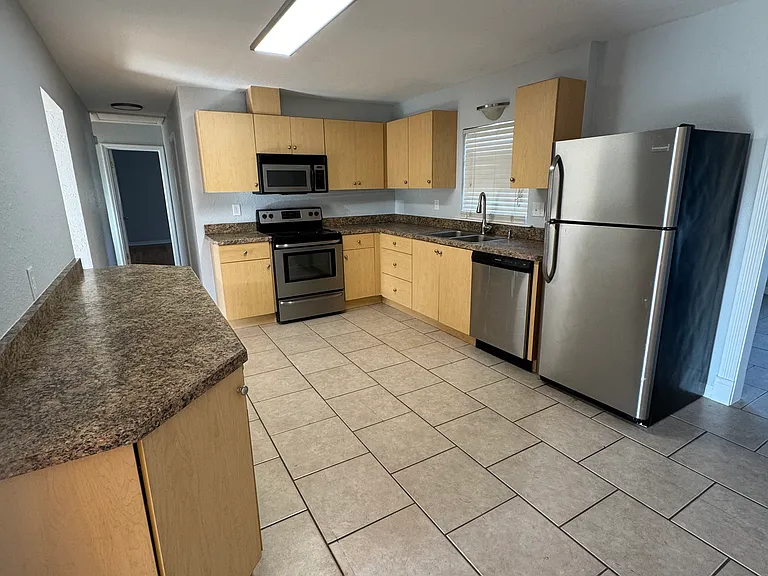 1011 N Pine St — Photo 6