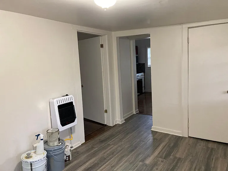 2119 E 1st St — Photo 11