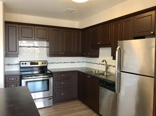 Bay 100 Apartments, Hamilton, ON L8P 3H3