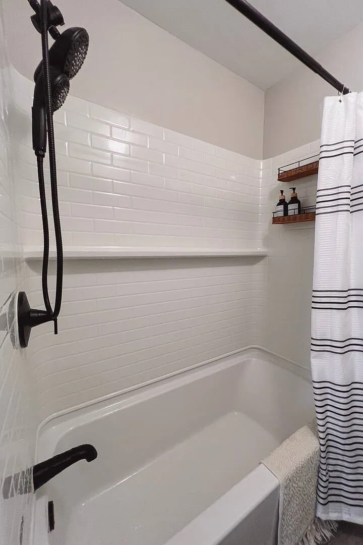 2 bed, 864 sqft, $2,300 — Photo 2