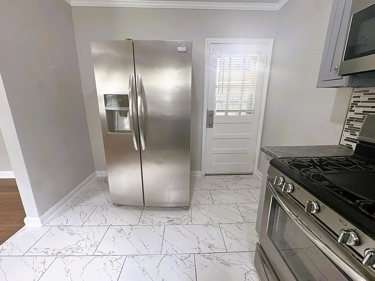 514 Western Dr — Photo 9