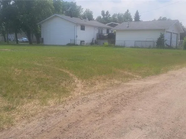 2441 6th Ave E, Prince Albert, SK S6V 2K8