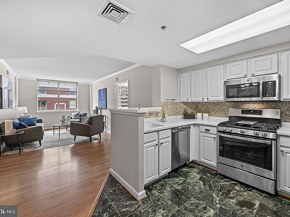 4th image of 3830 9th St N APT 904W