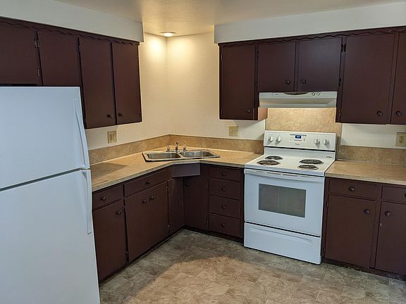 5th image of 1338 Main St APT 2