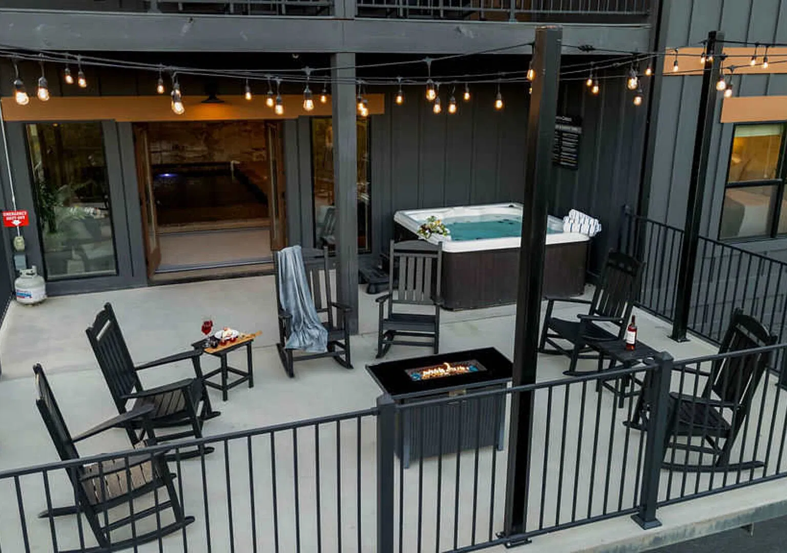Heated Pool-Mtn View-Game Loft-Sleeps 20-Waterpark — Photo 3
