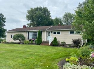 2884 Walck Dr, North Tonawanda, NY 14120