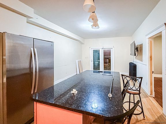 5th image of 120 Gladstone St #3