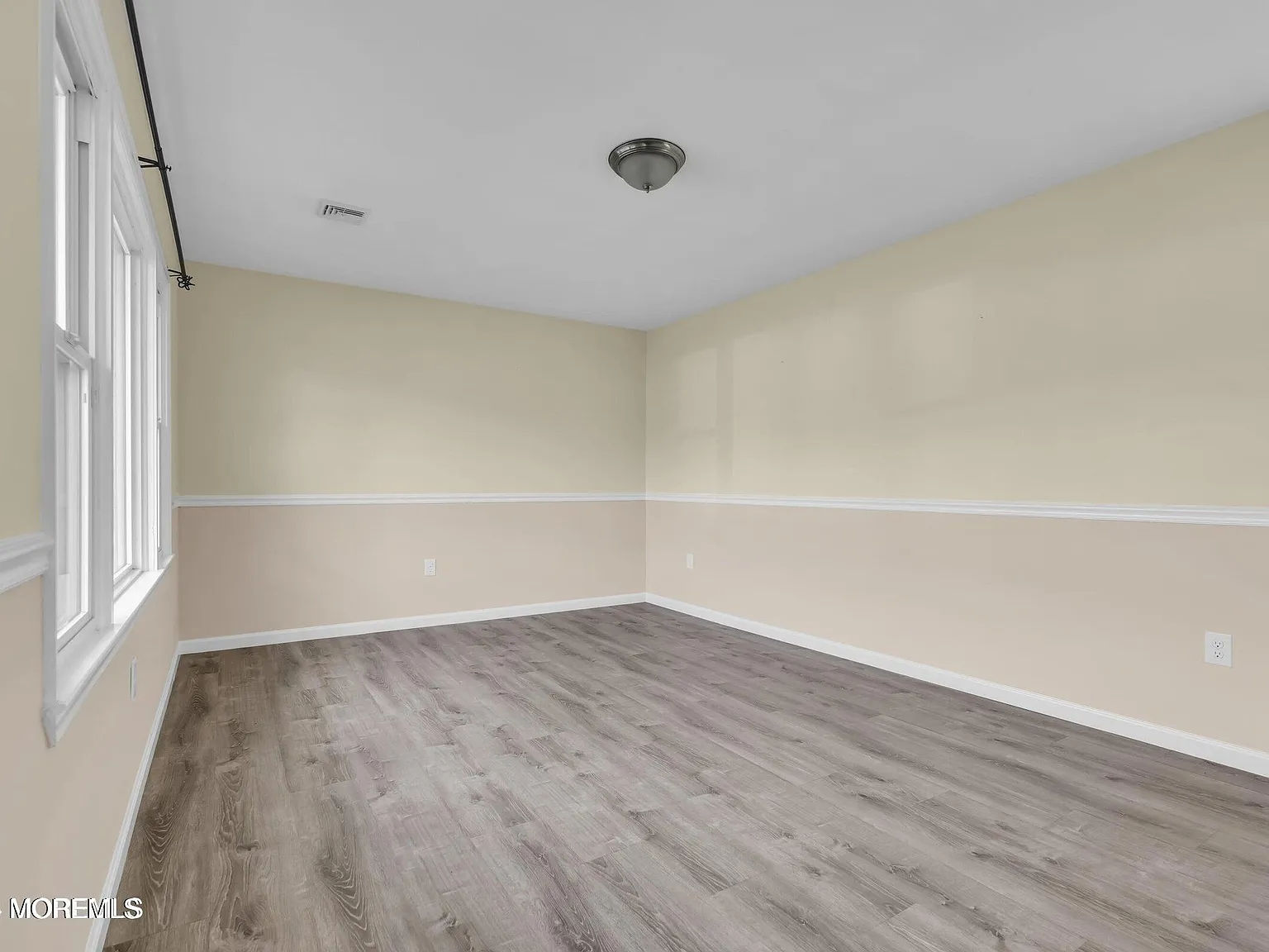 3 bed, 1.5 bath, 1056 sqft, $2,600 — Photo 2