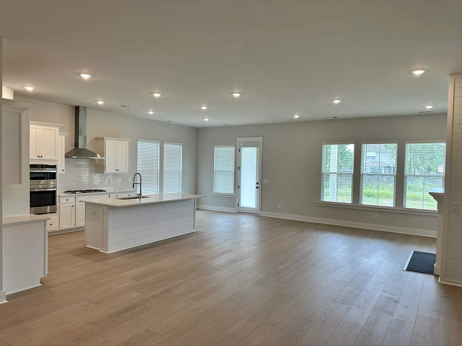 4 bed, 2468 sqft, $3,700 — Photo 4