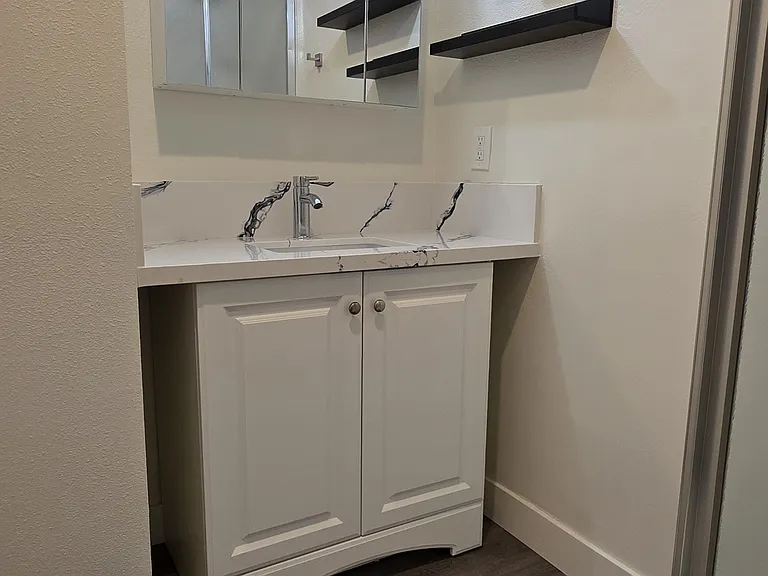 13751 Oxnard St #100 — Photo 9