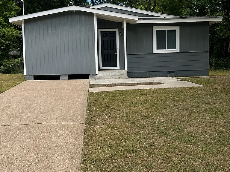 130 Wacker Dr — Photo 1