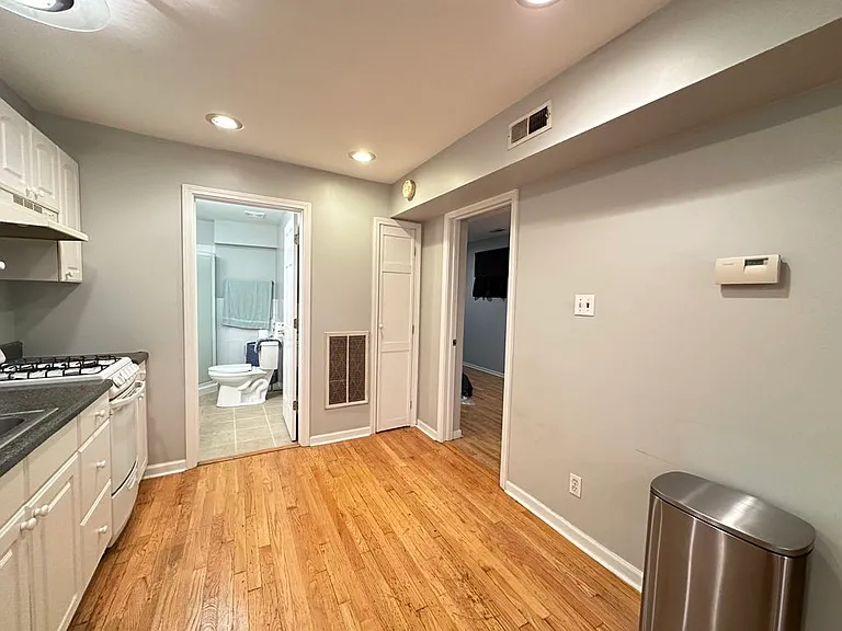 1326 N Claremont Ave #6H — Photo 5