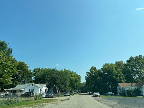 5th image of 2536 Warrendale Ave