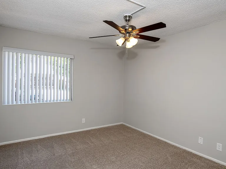 1035 Melrose Ave — Photo 23