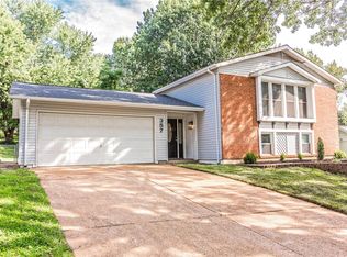 357 Bellestri Dr, Ballwin, MO 63021