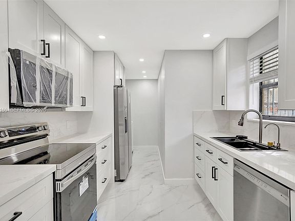 3rd image of 3916 NW 207th St