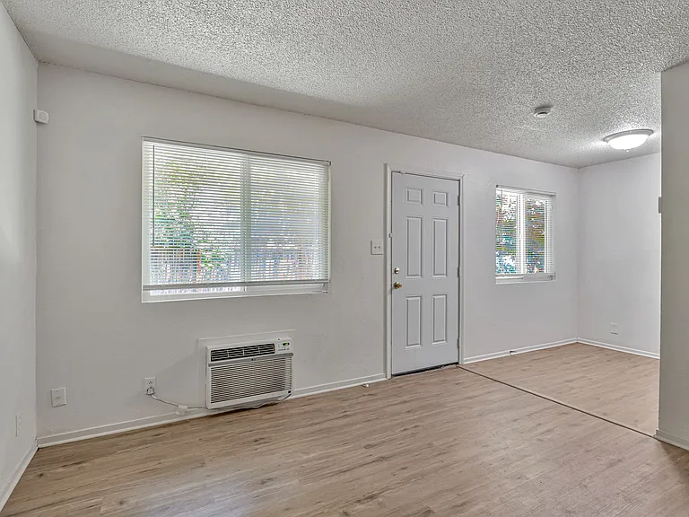 360 N Calaveras St #1 — Photo 4