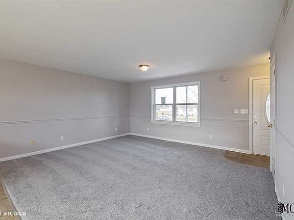 5th image of 3369 Saxony Dr S