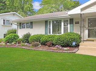 1546 Meadowbrook Ln, Freeport, IL 61032