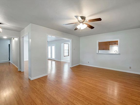 3rd image of 1304 W Avenue A