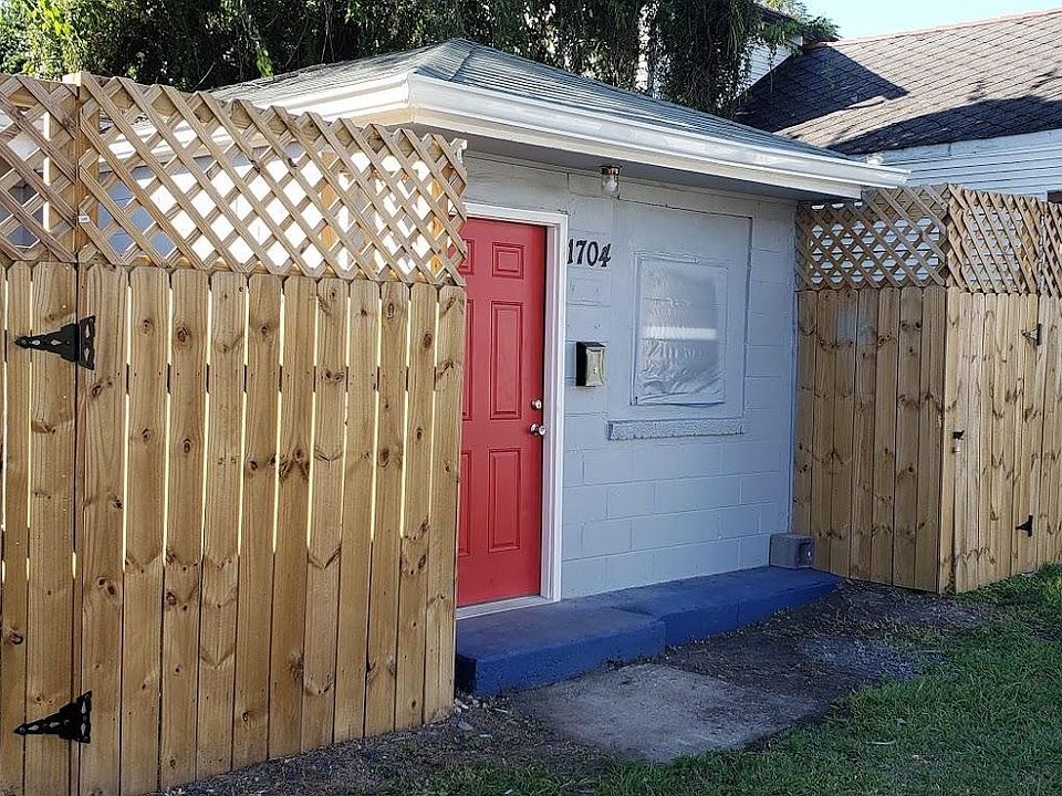 1st image of 1704 Spain St