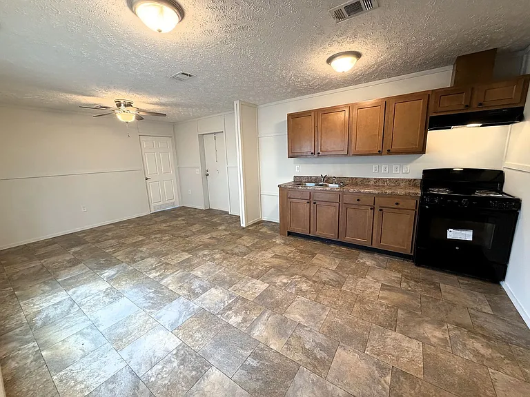1030 Mildred St #12 — Photo 6