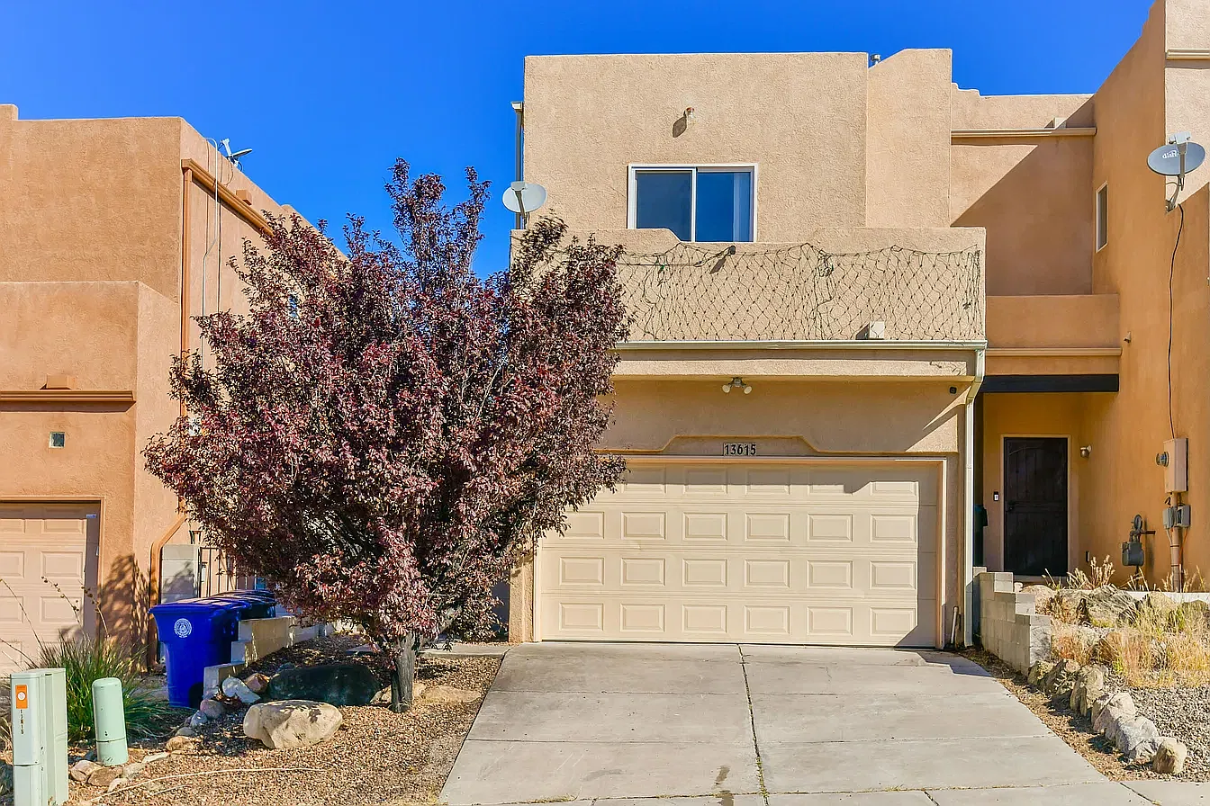 3 bed, 2.5 bath, 1341 sqft, $2,400 — Photo 3