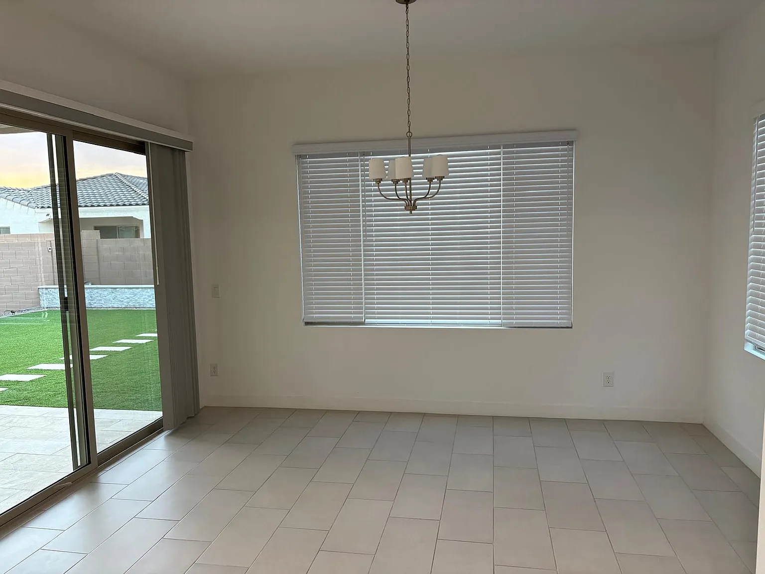 5 bed, 3300 sqft, $3,495 — Photo 3