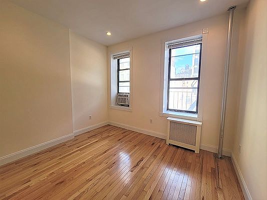 2nd image of 42 W 65th St #4X