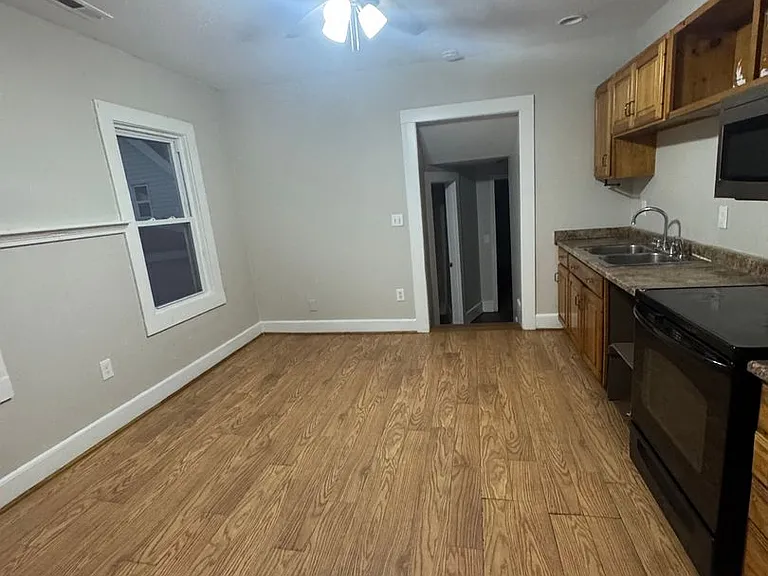 113-115 Laurel Ave — Photo 7