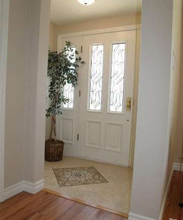 3rd image of 839 Sussex Cir