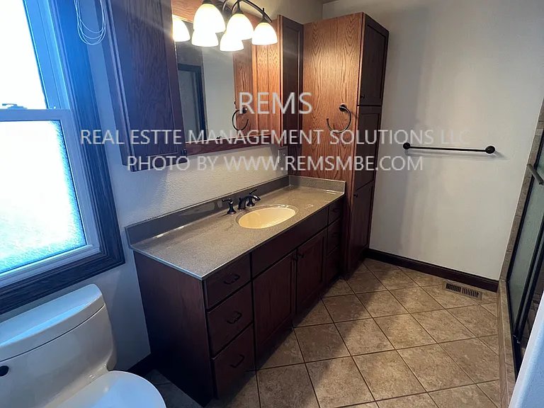 345 Laurel St #2 — Photo 9