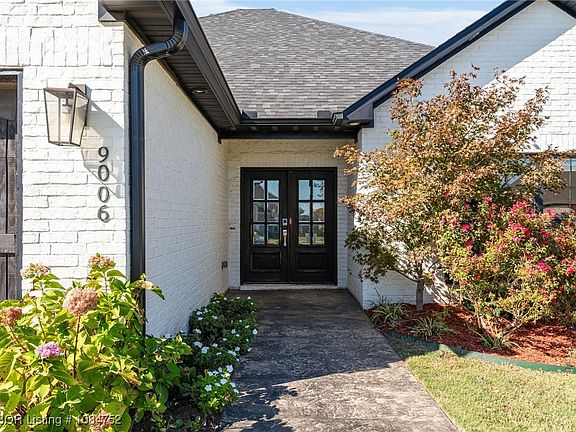 2nd image of 9006 Hawthorne Ln