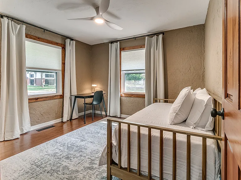 1222 W Boyd St — Photo 12