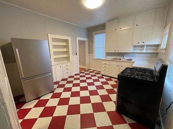 Large open Kitchen with a lot of light.